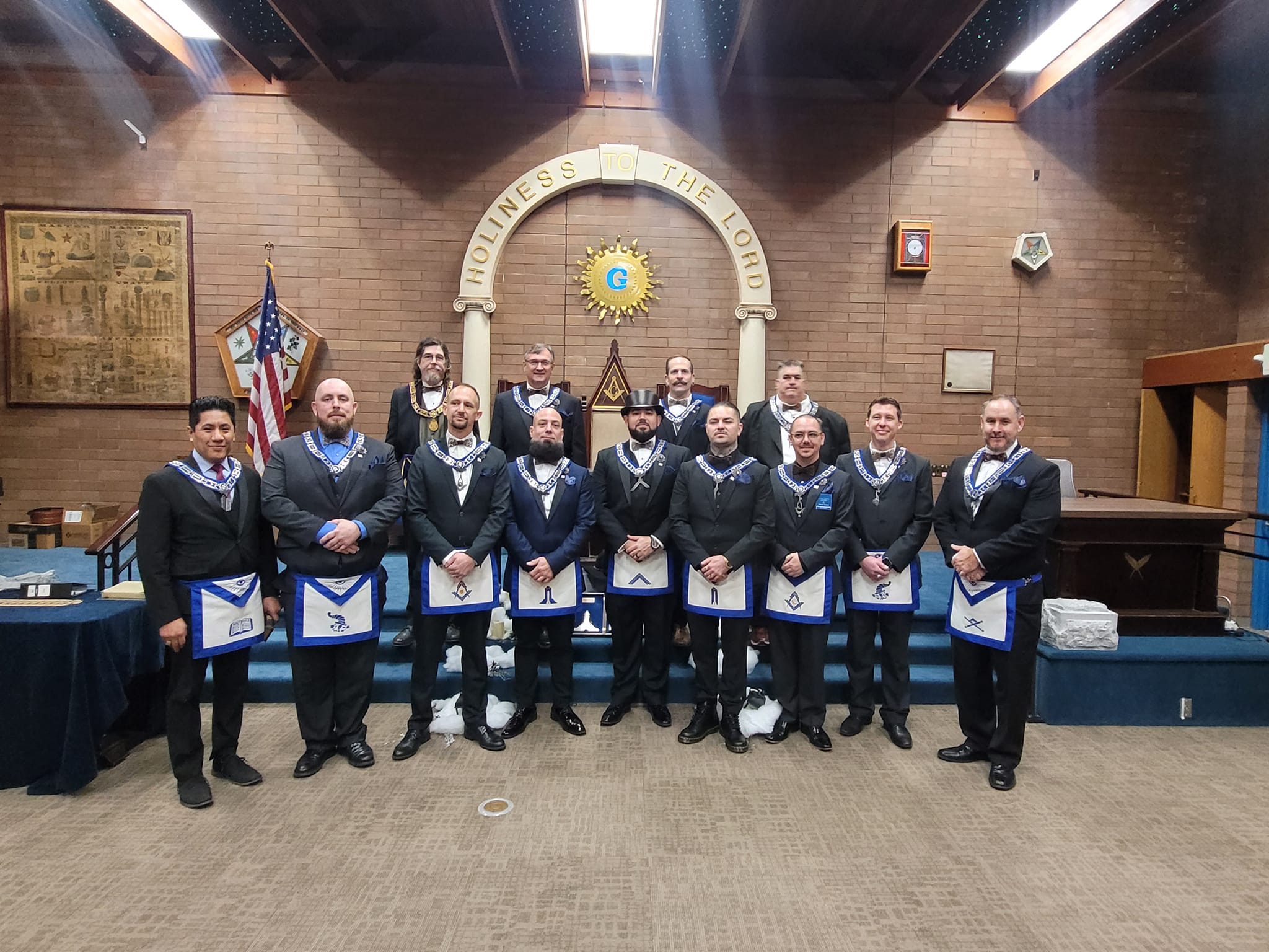 Freemasons travel to see reinstalment at Lodge Oberon